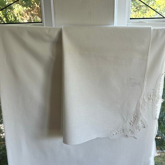 Vintage White 100% Cotton Battenberg Lace Tablecloth with 4 Matching Napkins - Picture 16 of 16